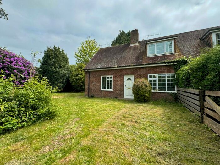 2 Bedroom House To Rent In Barnes Lane, Sarisbury Green, SO31