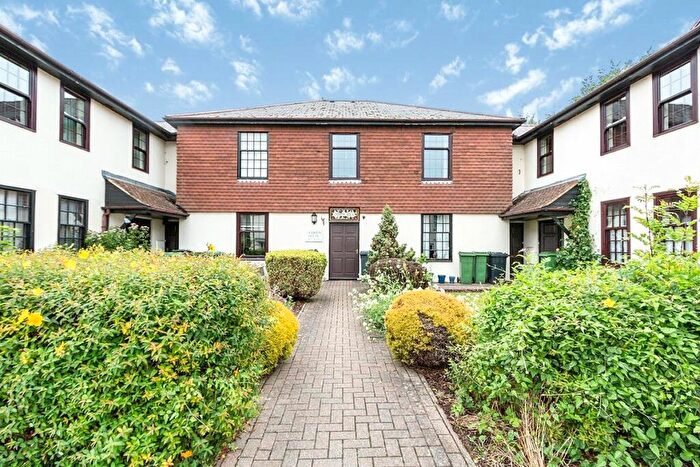 1 Bedroom Flat To Rent In London Road, Overton, Basingstoke, Hampshire, RG25
