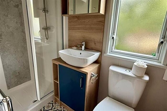 2 Bedroom Mobile/park Home For Sale In Southampton Rd, Fordingbridge, SP6