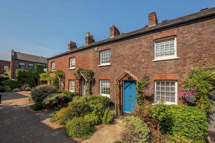 2 Bedroom Cottage To Rent In Haygarth Place, SW19