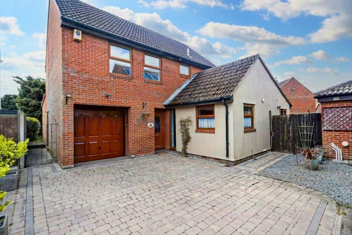 4 Bedroom Detached House To Rent In Moorescroft, Kelvedon Hatch, CM15