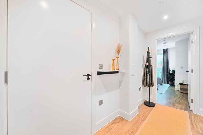3 Bedroom Flat To Rent In Uncle Colindale, Colindale, London, NW9