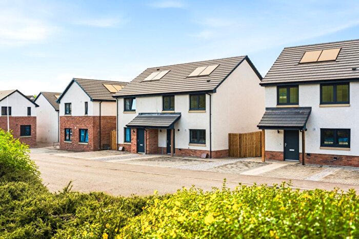 3 Bedroom Semi-Detached House For Sale In The Baile - The Moorings, Reddingmuirhead, Falkirk, Stirlingshire, FK2