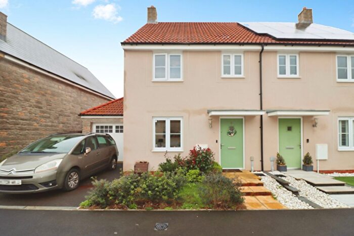 3 Bedroom Semi Detached House For Sale In Sundew Road, Lyde Green, Bristol, BS16