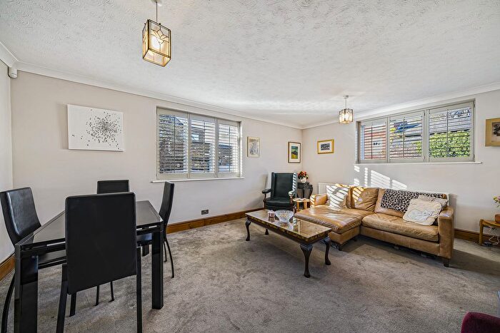 2 Bedroom Flat For Sale In Rectory Lane, Sidcup, DA14