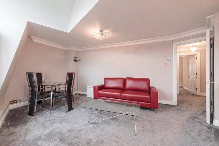 3 Bedroom Flat To Rent In Lapwing Court, Swan Street, SE1