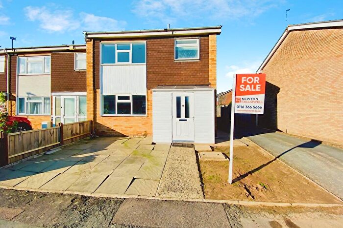 3 Bedroom End Of Terrace House For Sale In Ashlyns Rise, Leicester, LE3