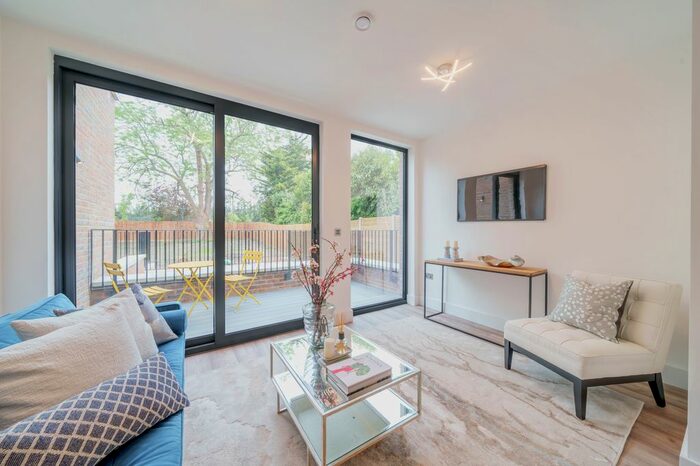 2 Bedroom Flat To Rent In Rosemont Road, Acton, W3