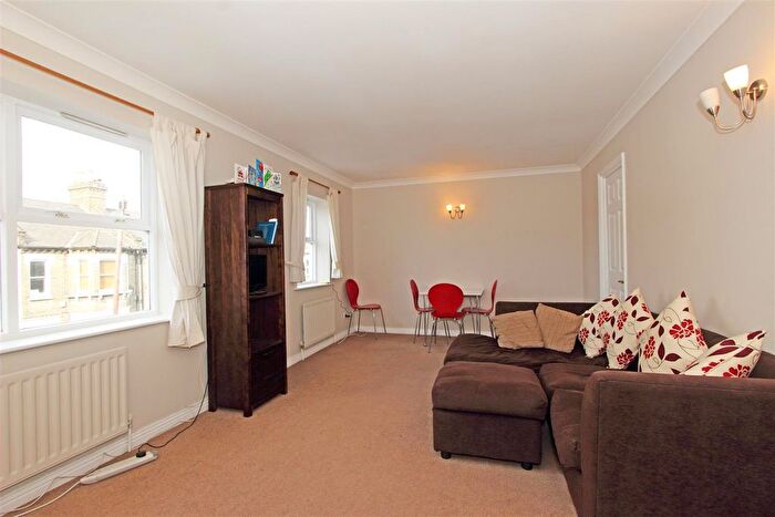 1 Bedroom Flat To Rent In Hertford Court, Battersea, London, SW11