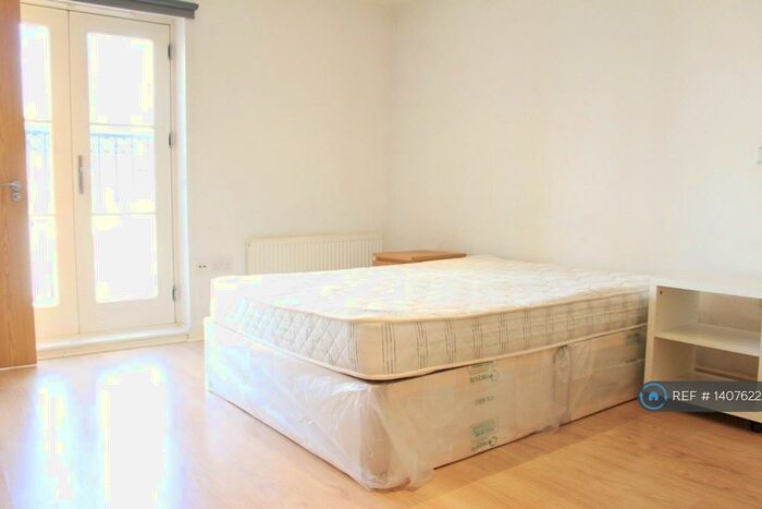 4 Bedroom Flat To Rent In Northpoint Square, London, NW1