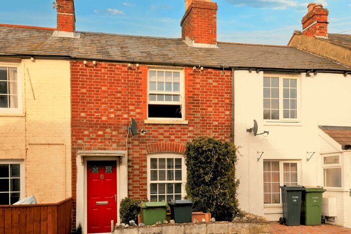 2 Bedroom Terraced House To Rent In Royal Exchange, Newport, PO30