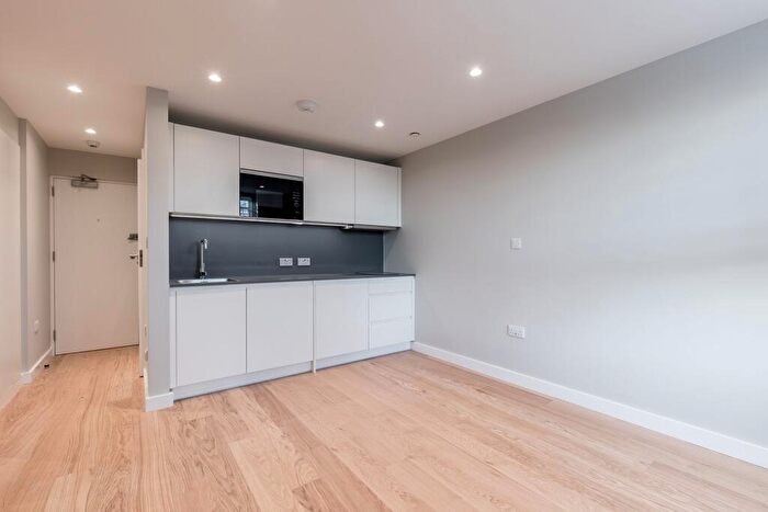 Flat To Rent In Flat Wedderburn Road, NW3