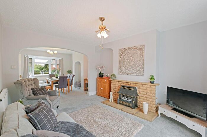 3 Bedroom Terraced House For Sale In Oak Road, Catshill, B61