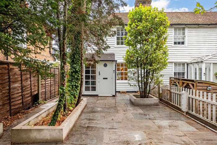 2 Bedroom End Of Terrace House For Sale In Ewell Road, Cheam, Sutton, SM3