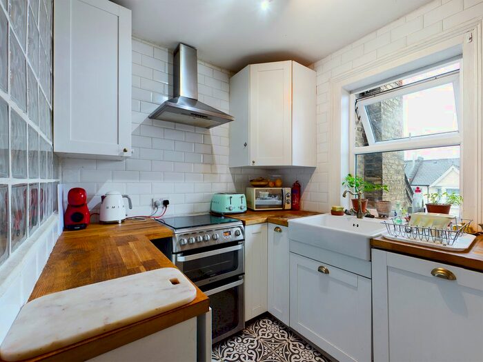 1 Bedroom Flat To Rent In Ramsden Road, London, N11