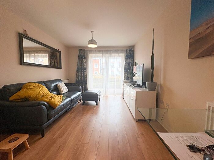 1 Bedroom Flat For Sale In Featherstone Road, Southall, UB2
