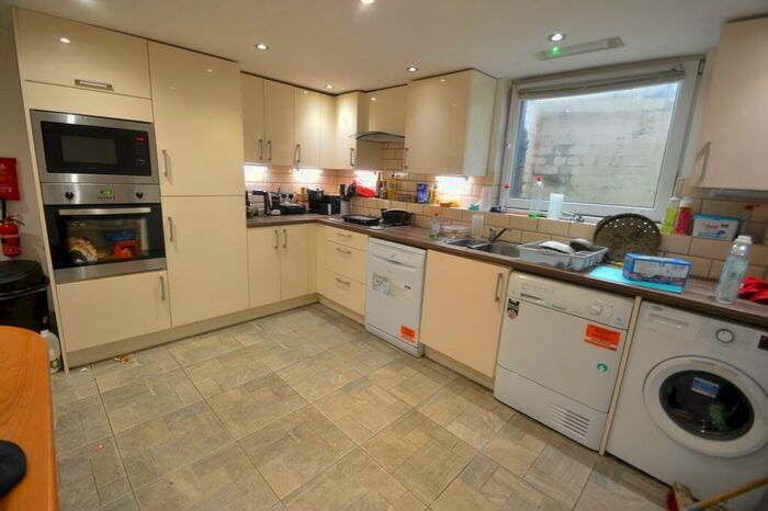 5 Bedroom Terraced House To Rent In Wetherby Grove, Leeds, West Yorkshire, LS4