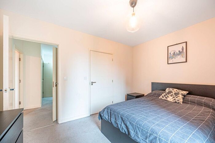 1 Bedroom Flat For Sale In Cricklewood, Cricklewood, London, NW2