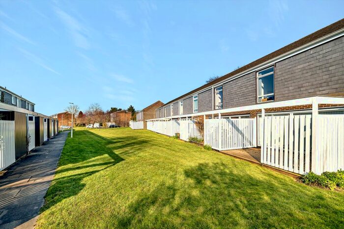 2 Bedroom Terraced House To Rent In Edinburgh Gardens, Windsor, SL4