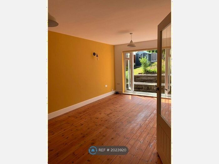 2 Bedroom Maisonette To Rent In Churchmoor Court, Nottingham, NG5