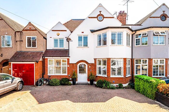 6 Bedroom Semi-Detached House For Sale In Lingwood Gardens, Isleworth, TW7