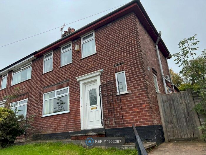 3 Bedroom Semi-Detached House To Rent In Deacons, Manchester, M6