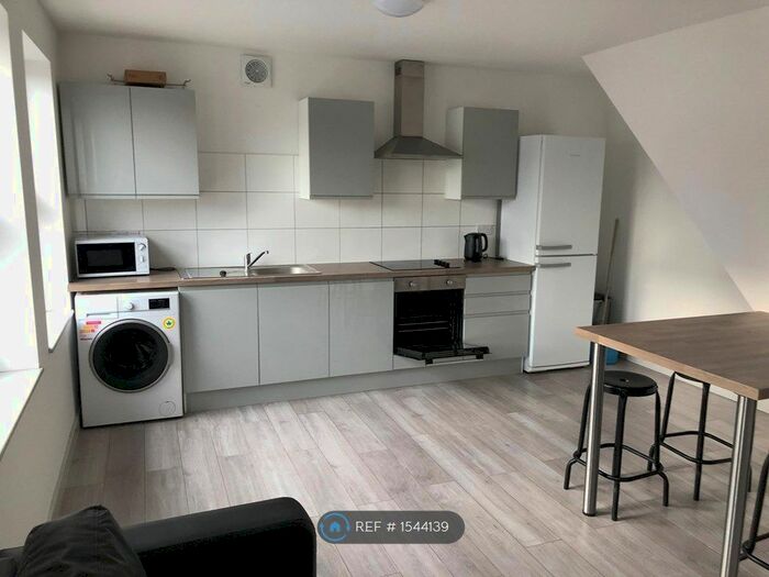 4 Bedroom Flat To Rent In Stoke Road, Stoke-On-Trent, ST4