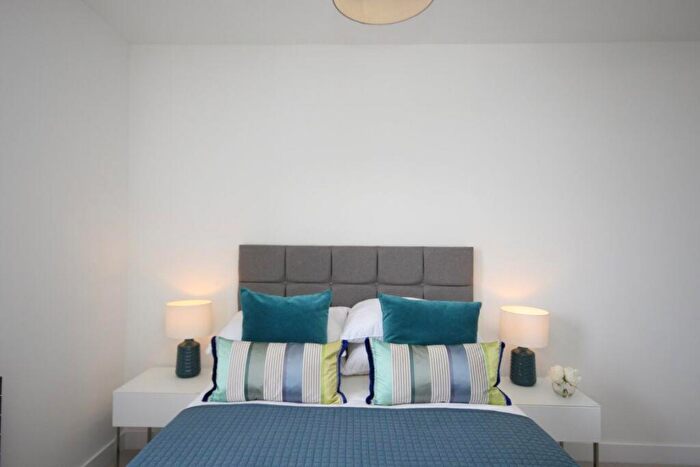 2 Bedroom Flat To Rent In Shoemaker`s Square, Old Town, Edinburgh, EH8