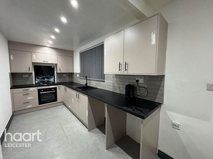 3 Bedroom Semi Detached House To Rent In Greenside Place, Leicester, LE2