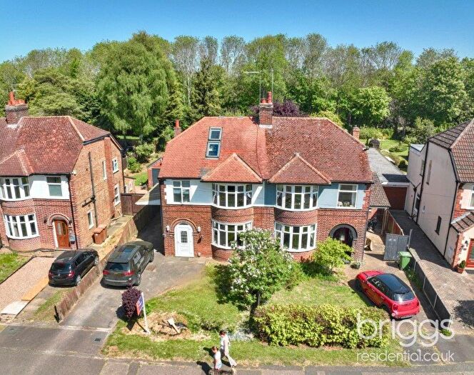 4 Bedroom Semi-Detached House For Sale In Davids Close, Werrington, Peterborough, PE4