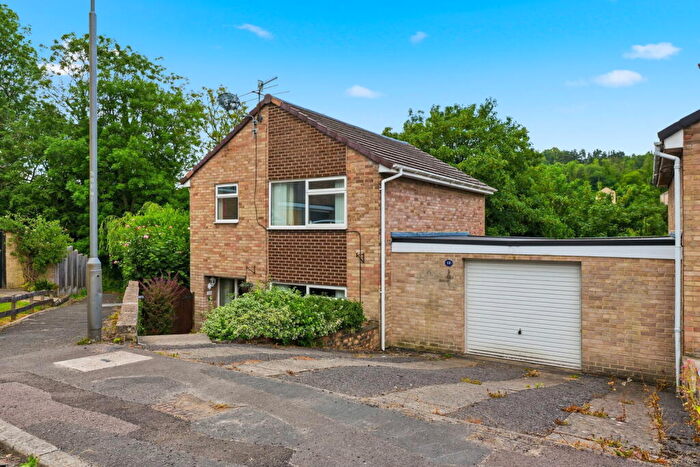 3 Bedroom Link Detached House For Sale In Collingwood Crescent, Matlock, DE4