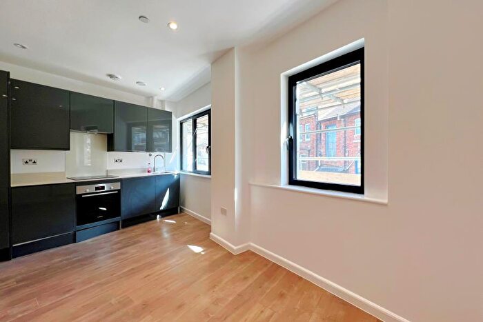 Studio To Rent In Woking, GU21