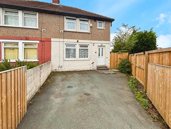 3 Bedroom Semi-Detached House For Sale In Mirfield Avenue, Bradford, BD2