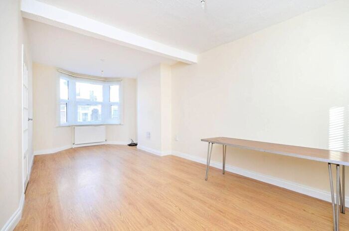 2 Bedroom House To Rent In Higham Hill, Walthamstow, London, E17
