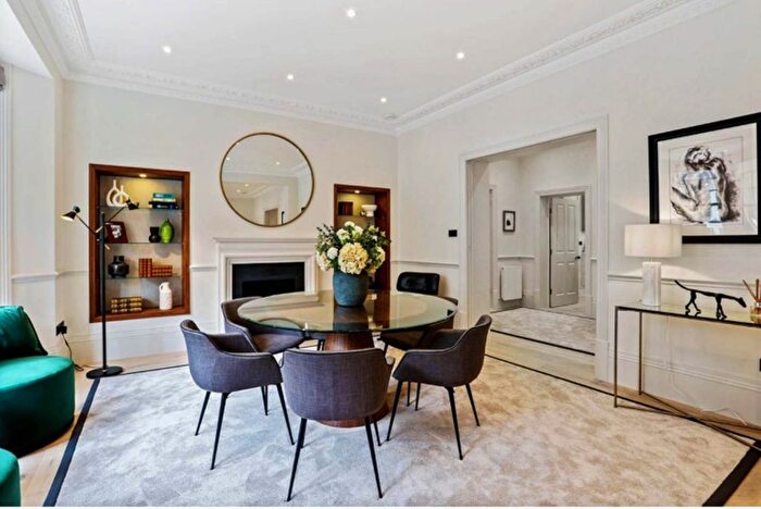 4 Bedroom Flat To Rent In Park Street, Mayfair, W1K