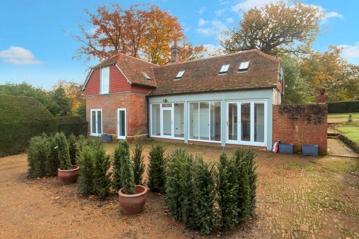 3 Bedroom Detached House To Rent In Peper Harow Lane, Shackleford, Godalming, GU8