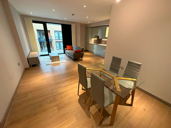 2 Bedroom Flat To Rent In Dray House, Bellwether Lane, Wandsworth, London, SW18