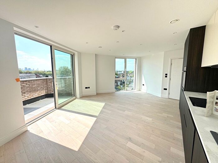 2 Bedroom Flat To Rent In High Road Leyton, London, E10