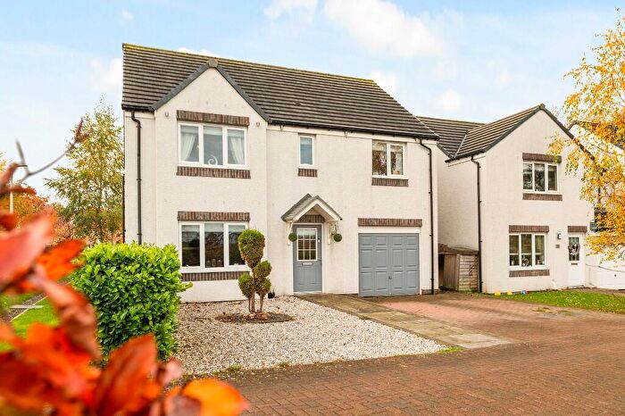 4 Bedroom Detached House For Sale In Hedgerow Drive, Kinnaird, Larbert, Stirlingshire, FK5