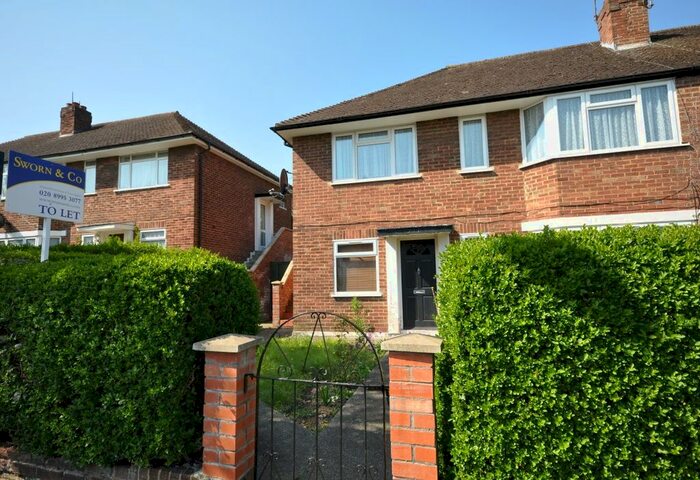 2 Bedroom Flat To Rent In Cavendish Avenue, Ealing, London, W13