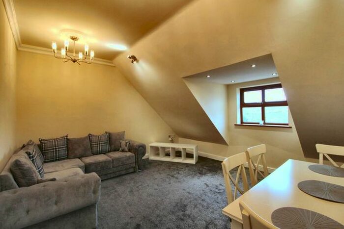 3 Bedroom Flat To Rent In Rockley View Court, The Walk, Birdwell S70