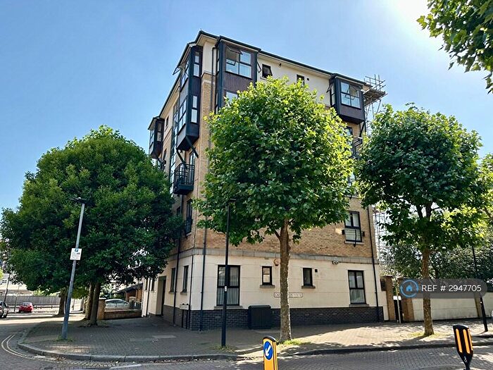 2 Bedroom Flat To Rent In Caernarvon House, London, E16