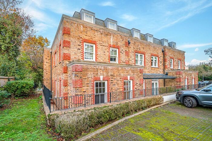 3 Bedroom Flat For Sale In Mycenae Road, London, SE3