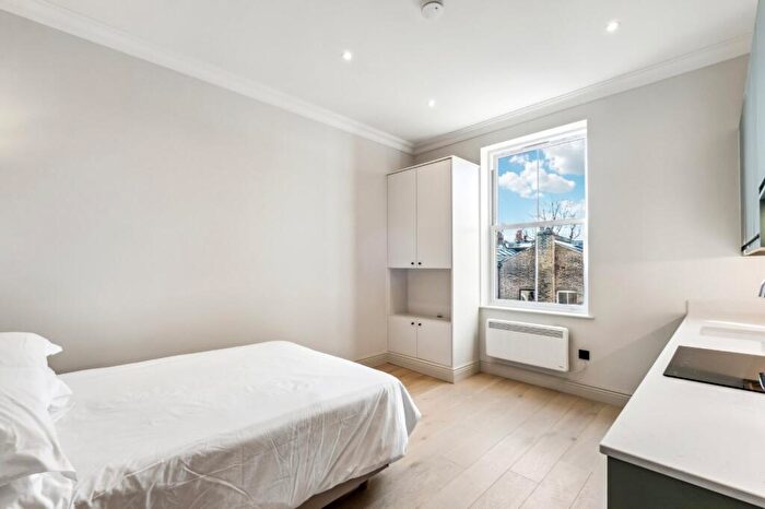 Apartment To Rent In Finborough Road, London, SW10