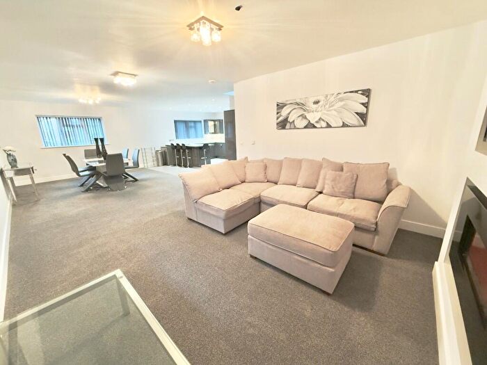 3 Bedroom Detached House To Rent In Ringwood Road, Poole, Dorset, BH12