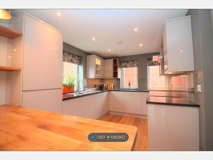 2 Bedroom Maisonette To Rent In Ferrymans Court, St. Philips, Bristol, BS2