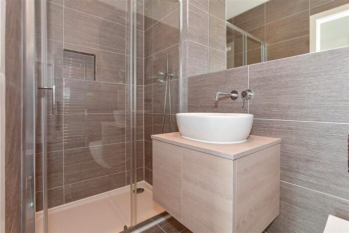 2 Bedroom Flat For Sale In Convent Road, Broadstairs, Kent, CT10