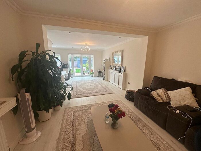 4 Bedroom Terraced House To Rent In Fairview Close, Waltham Forest, E17