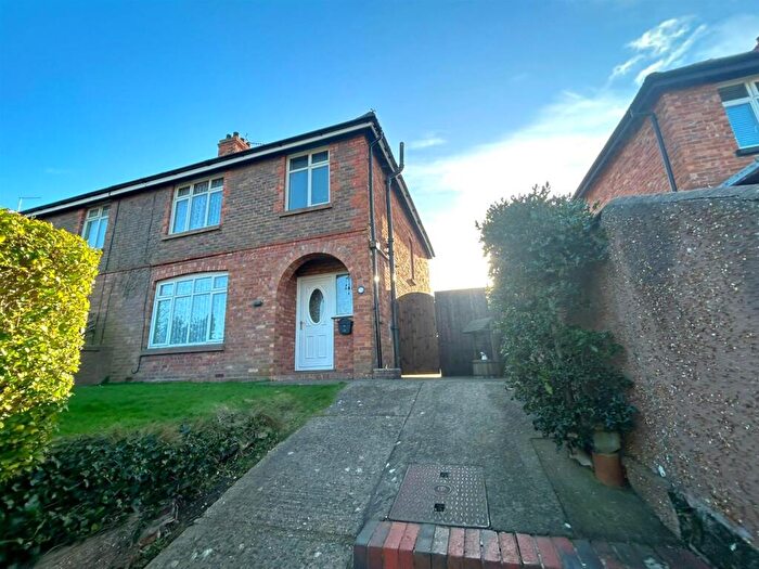 3 Bedroom Semi-Detached House For Sale In East Street, Littlehampton, BN17