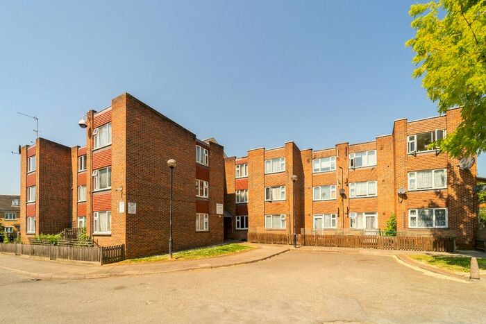 1 Bedroom Flat To Rent In Heron Close, London, Greater London, NW10